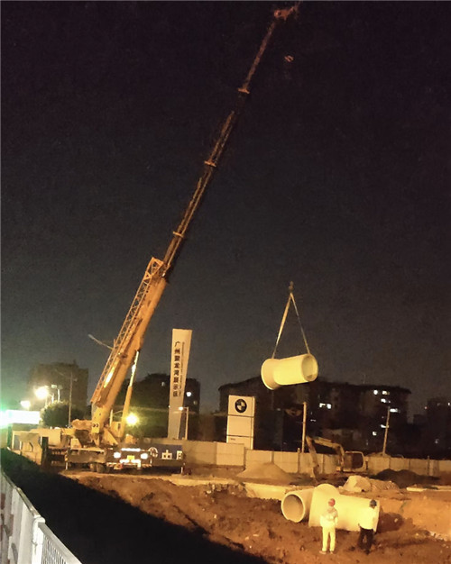 新化县“弯臂矫正”—— 吊车的 “形变补偿” 技术